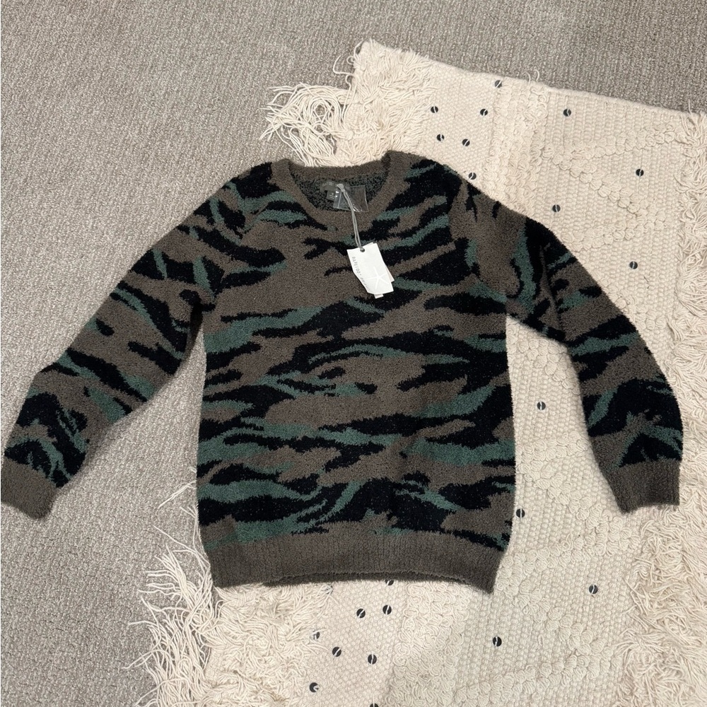 NWT Barefoot Dreams Pullover Sweater - M